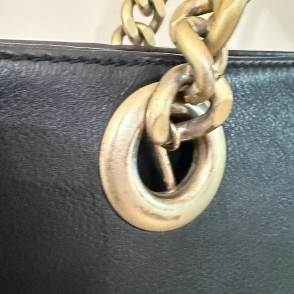 Mario Valentino Black Leather Shoulder Bag with Gold Chain - Picture 4 of 15